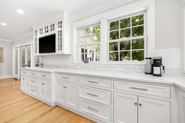 6 Leavitt St, Hingham, MA 02043