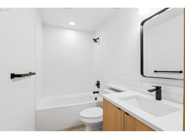 6794 Se Insley 3, Portland, OR 97206
