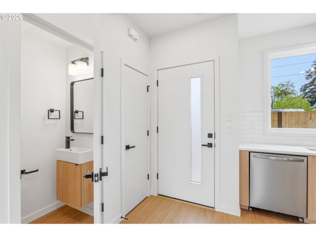 6794 Se Insley 3, Portland, OR 97206