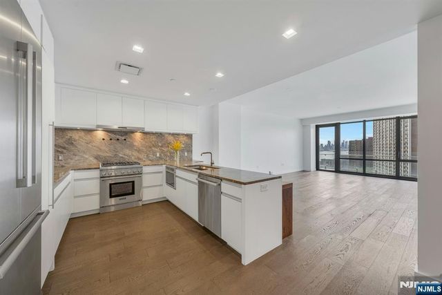 320 Adolphus Avenue 1009, Cliffside Park, NJ 07010