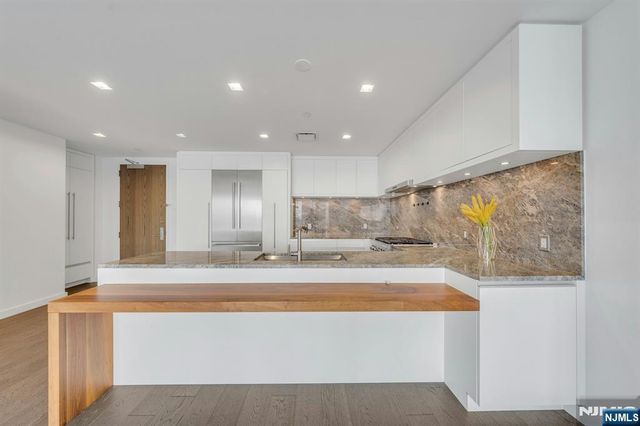 320 Adolphus Avenue 1009, Cliffside Park, NJ 07010