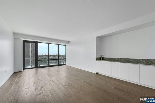 320 Adolphus Avenue 1009, Cliffside Park, NJ 07010