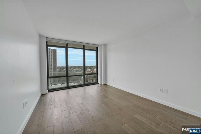 320 Adolphus Avenue 1009, Cliffside Park, NJ 07010