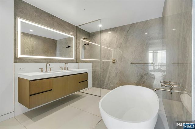 320 Adolphus Avenue 1009, Cliffside Park, NJ 07010