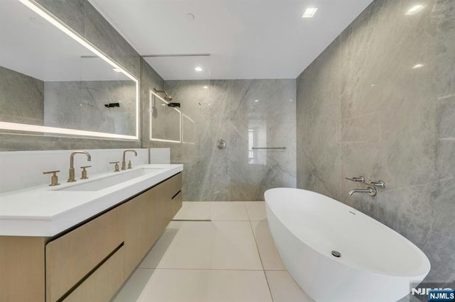 320 Adolphus Avenue 1009, Cliffside Park, NJ 07010