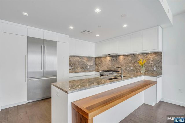 320 Adolphus Avenue 1009, Cliffside Park, NJ 07010