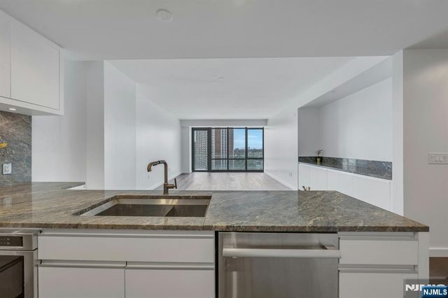 320 Adolphus Avenue 1009, Cliffside Park, NJ 07010