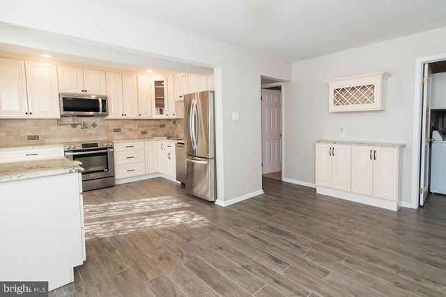 239 OAKRIDGE DR, Langhorne, PA 19047