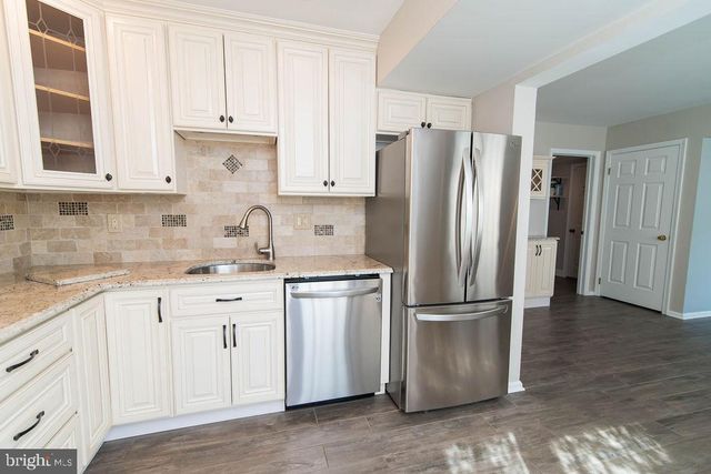 239 OAKRIDGE DR, Langhorne, PA 19047