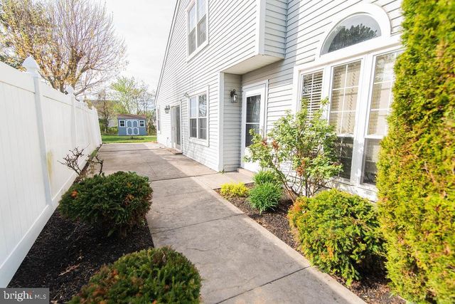 239 OAKRIDGE DR, Langhorne, PA 19047