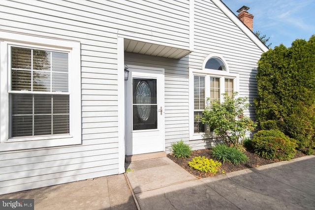 239 OAKRIDGE DR, Langhorne, PA 19047