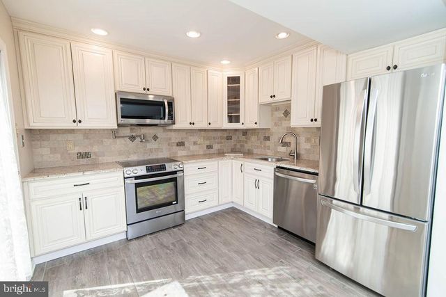 239 OAKRIDGE DR, Langhorne, PA 19047