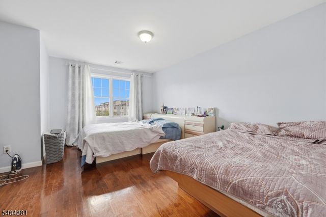 7 Harbor Front Ct. Unit C7, Elizabeth City, NJ 07206