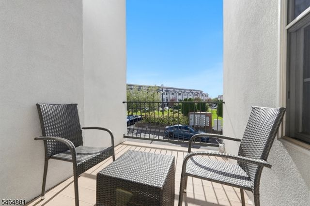 7 Harbor Front Ct. Unit C7, Elizabeth City, NJ 07206