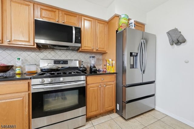 7 Harbor Front Ct. Unit C7, Elizabeth City, NJ 07206