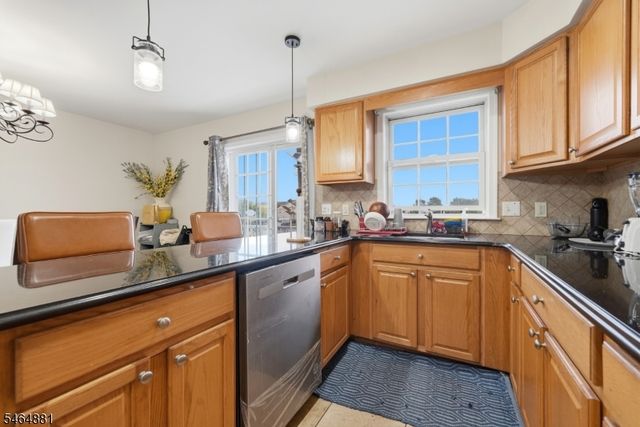7 Harbor Front Ct. Unit C7, Elizabeth City, NJ 07206