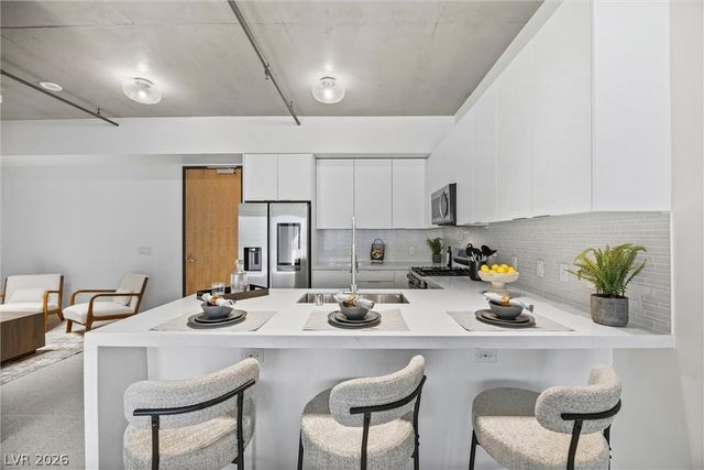 353 East Bonneville Avenue 421, Las Vegas, NV 89101