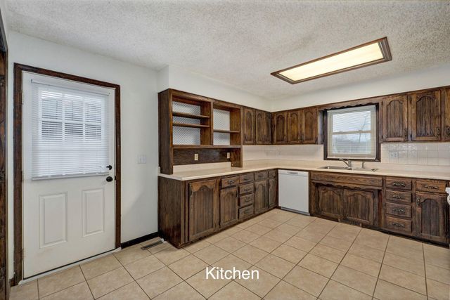 3839 N Stewart Avenue, Springfield, MO 65803