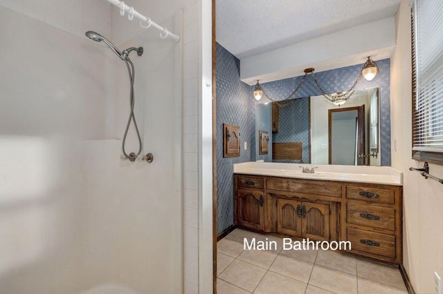 3839 N Stewart Avenue, Springfield, MO 65803