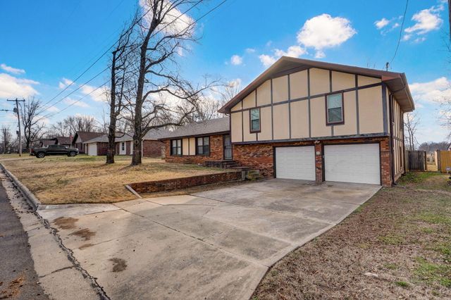 3839 N Stewart Avenue, Springfield, MO 65803
