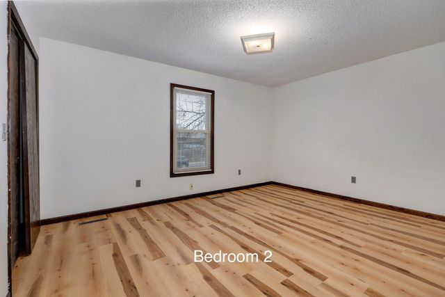 3839 N Stewart Avenue, Springfield, MO 65803