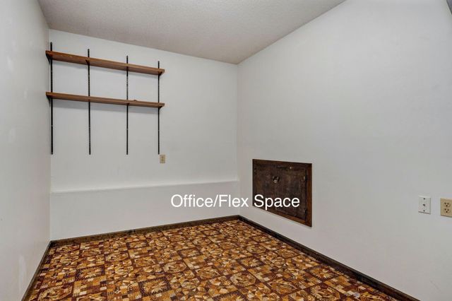 3839 N Stewart Avenue, Springfield, MO 65803