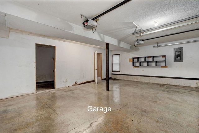 3839 N Stewart Avenue, Springfield, MO 65803