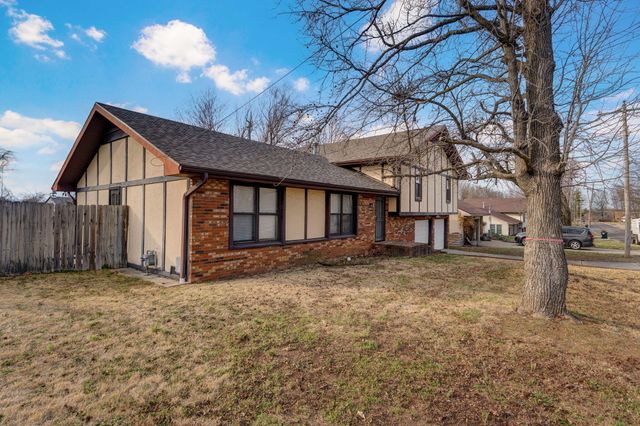 3839 N Stewart Avenue, Springfield, MO 65803