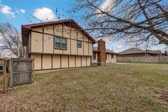 3839 N Stewart Avenue, Springfield, MO 65803