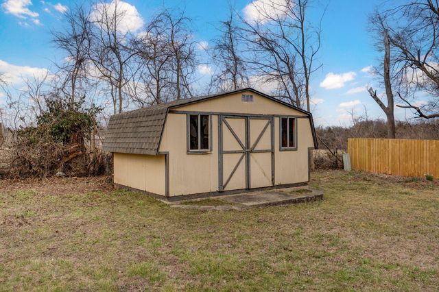 3839 N Stewart Avenue, Springfield, MO 65803