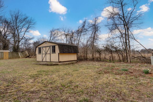 3839 N Stewart Avenue, Springfield, MO 65803