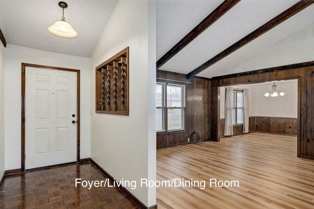 3839 N Stewart Avenue, Springfield, MO 65803