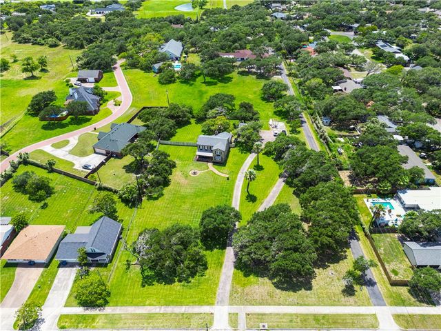 1401 Omohundro St, Rockport, TX 78382