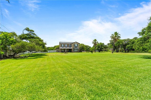 1401 Omohundro St, Rockport, TX 78382