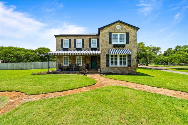 1401 Omohundro St, Rockport, TX 78382