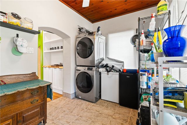 1401 Omohundro St, Rockport, TX 78382