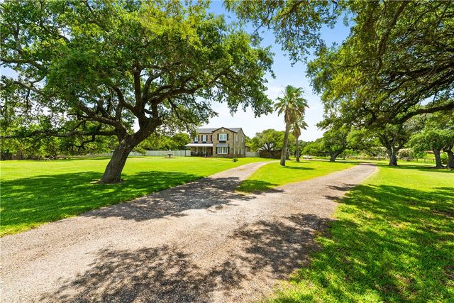 1401 Omohundro St, Rockport, TX 78382