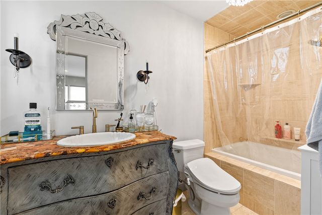 1401 Omohundro St, Rockport, TX 78382