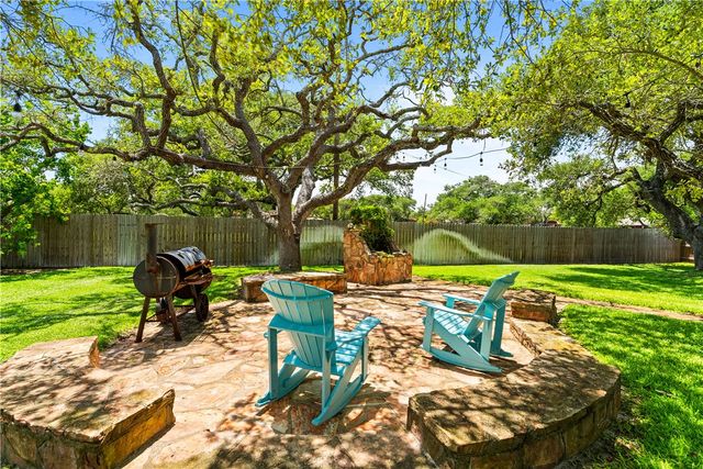 1401 Omohundro St, Rockport, TX 78382
