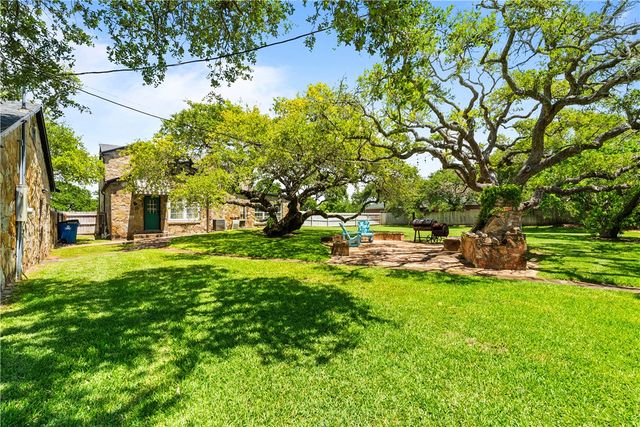 1401 Omohundro St, Rockport, TX 78382