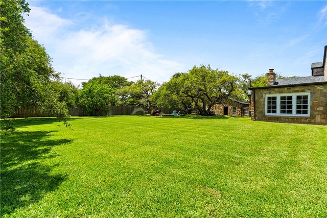 1401 Omohundro St, Rockport, TX 78382