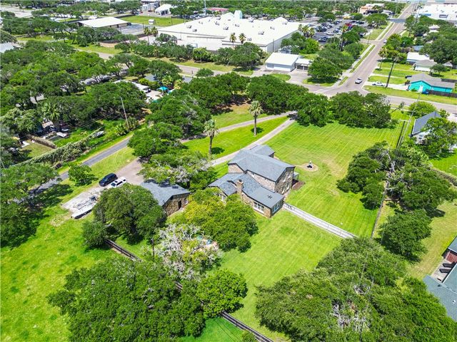 1401 Omohundro St, Rockport, TX 78382
