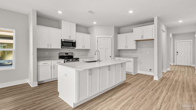 8601 Russellcross Blvd, Pensacola, FL 32507