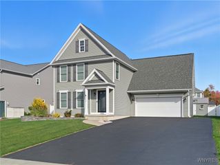 2284 Agassiz Drive, Hamburg, NY 14085