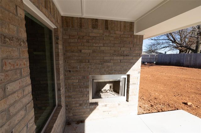 3104 Warwick Way, Moore, OK 73160