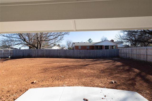 3104 Warwick Way, Moore, OK 73160