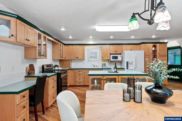 7210 NW Grandview Dr, Corvallis, OR 97034