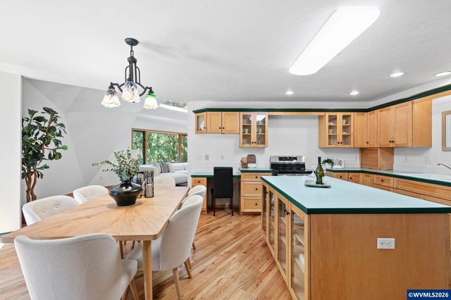 7210 NW Grandview Dr, Corvallis, OR 97034