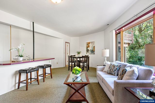 7210 NW Grandview Dr, Corvallis, OR 97034