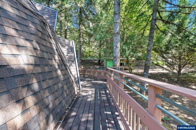 7210 NW Grandview Dr, Corvallis, OR 97034